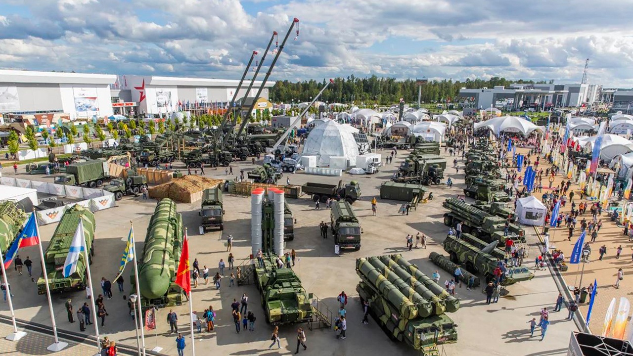 Правительство утвердило список военных выставок на 2026 и 2027 годы Правительство утвердило список военных выставок на 2026 и 2027 годы