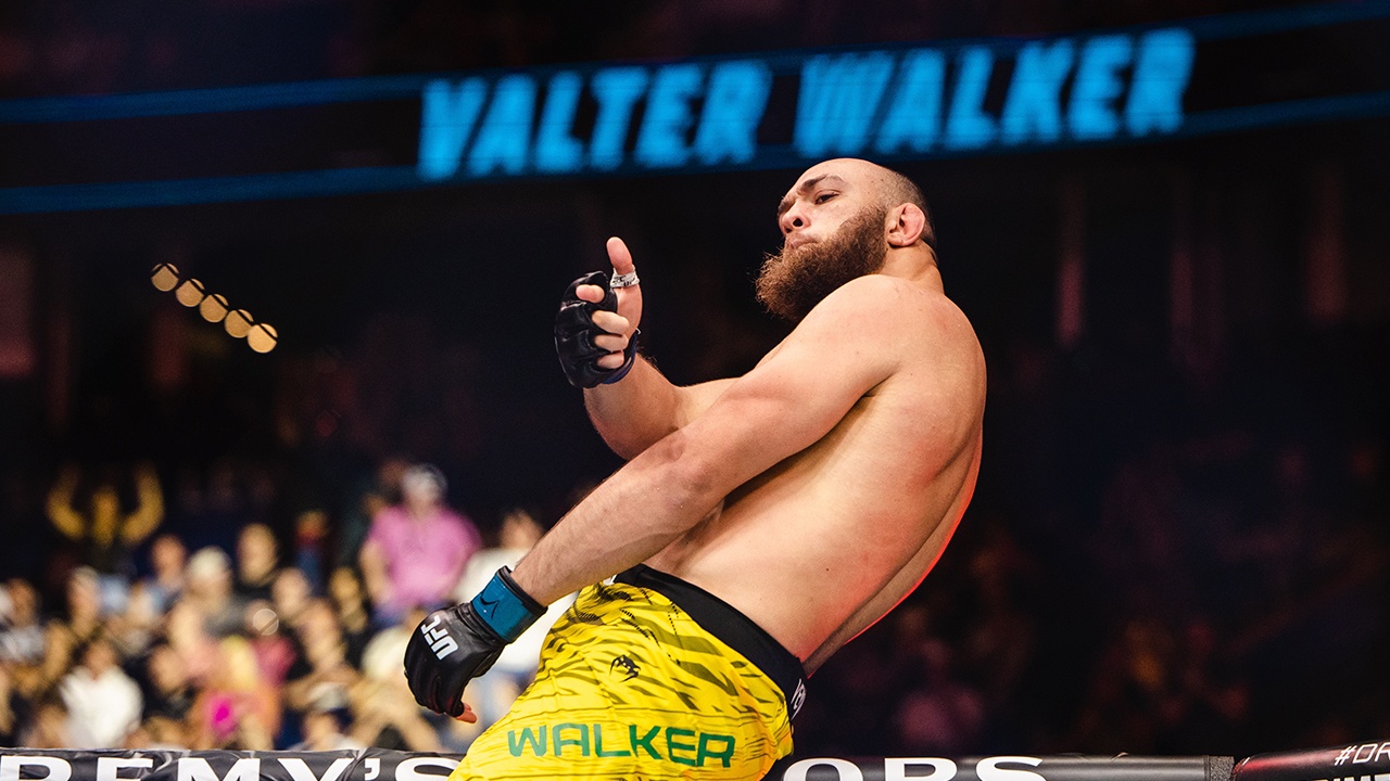 Боец UFC Уокер после победы признался в любви к России на русском языке Боец UFC Уокер после победы признался в любви к России на русском языке