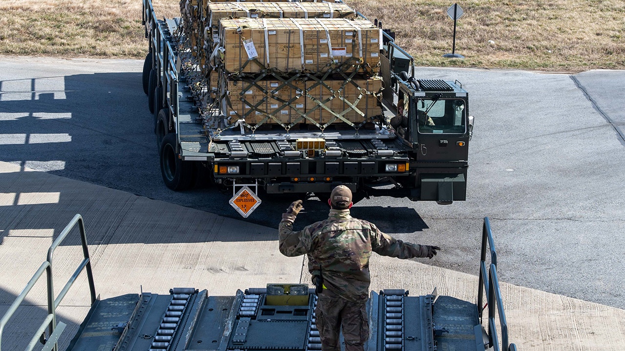 США и Евросоюз договорились о поставках оружия Украине США и Евросоюз договорились о поставках оружия Украине