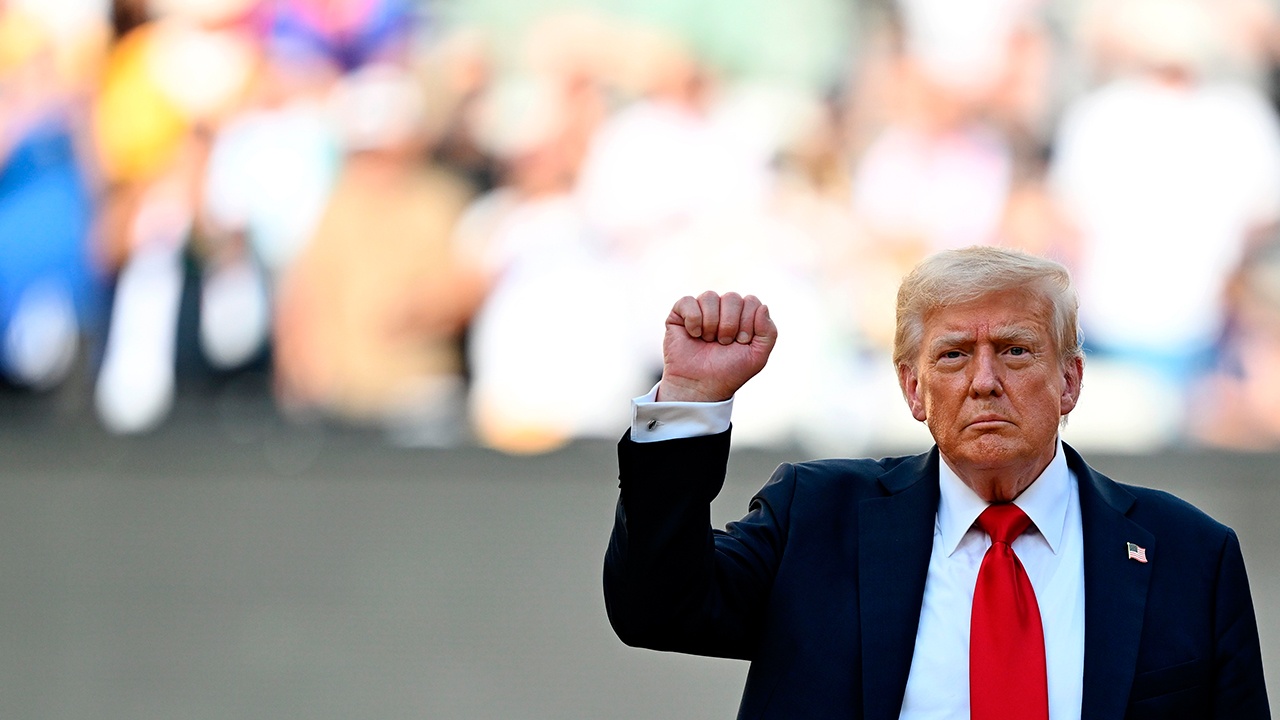 Трамп анонсировал дополнительные поставки оружия Киеву за счет ЕС Трамп анонсировал дополнительные поставки оружия Киеву за счет ЕС