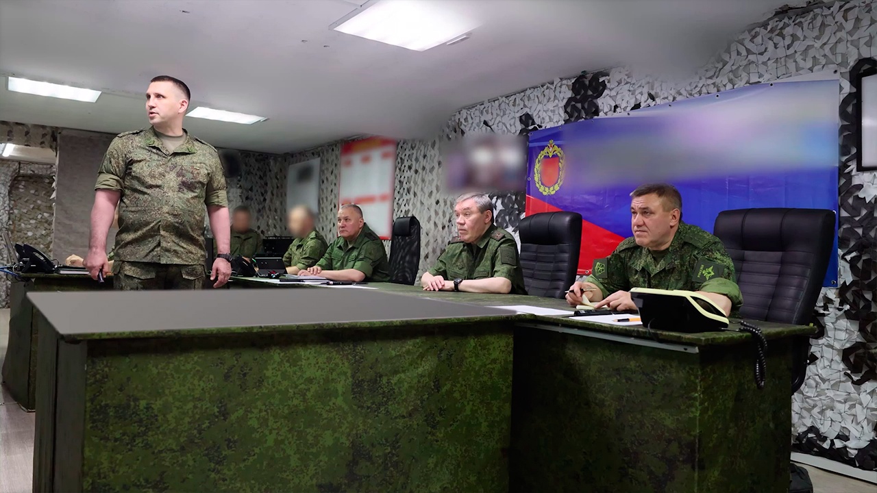Герасимов проверил в зоне СВО выполнение задач группировкой «Центр» Герасимов проверил в зоне СВО выполнение задач группировкой «Центр»