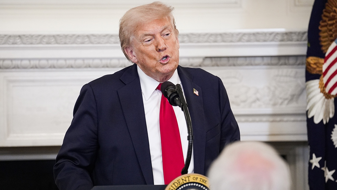 В Белом доме опровергли слова Трампа об ударах по Москве и Санкт-Петербургу В Белом доме опровергли слова Трампа об ударах по Москве и Санкт-Петербургу