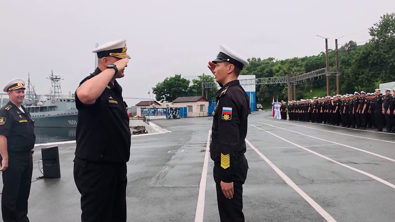 Во Владивосток после долгого похода вернулась ракетно-катерная ударная группа Во Владивосток после долгого похода вернулась ракетно-катерная ударная группа