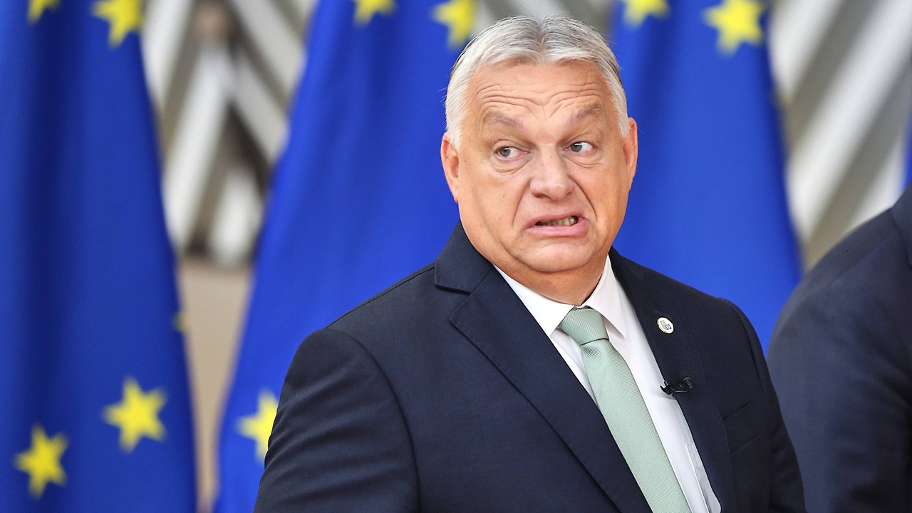 Орбан назвал безумным план ЕС победить Россию руками Киева Орбан назвал безумным план ЕС победить Россию руками Киева