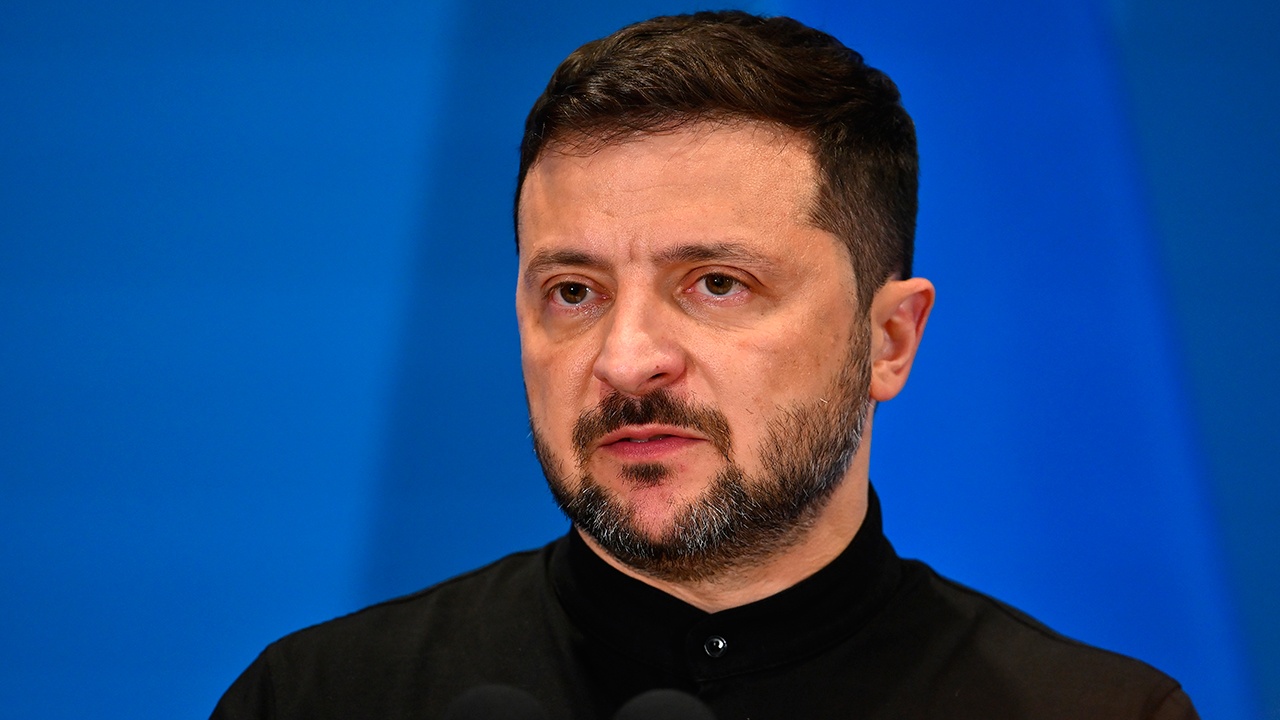 В Раде заявили, что заменить Зеленского Залужным будет сложно В Раде заявили, что заменить Зеленского Залужным будет сложно