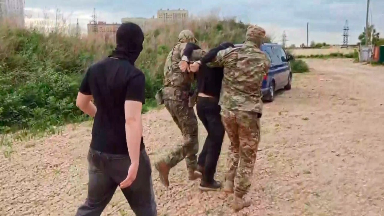 В Рязани задержали передававшего украинской разведке военные сведения В Рязани задержали передававшего украинской разведке военные сведения