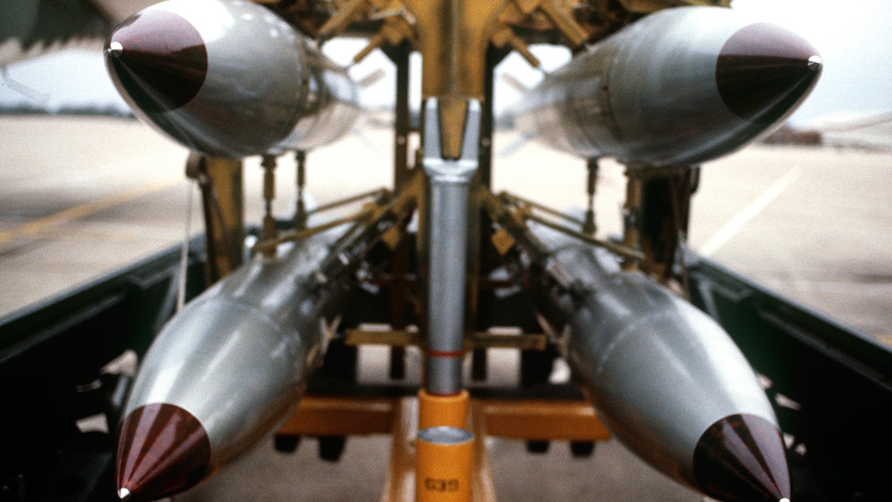 UK Defence Journal: ядерные бомбы США вернулись в Британию UK Defence Journal: ядерные бомбы США вернулись в Британию