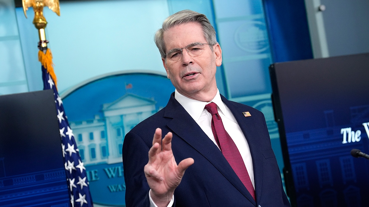 Бессент призвал Европу присоединиться к пошлинам США против России Бессент призвал Европу присоединиться к пошлинам США против России