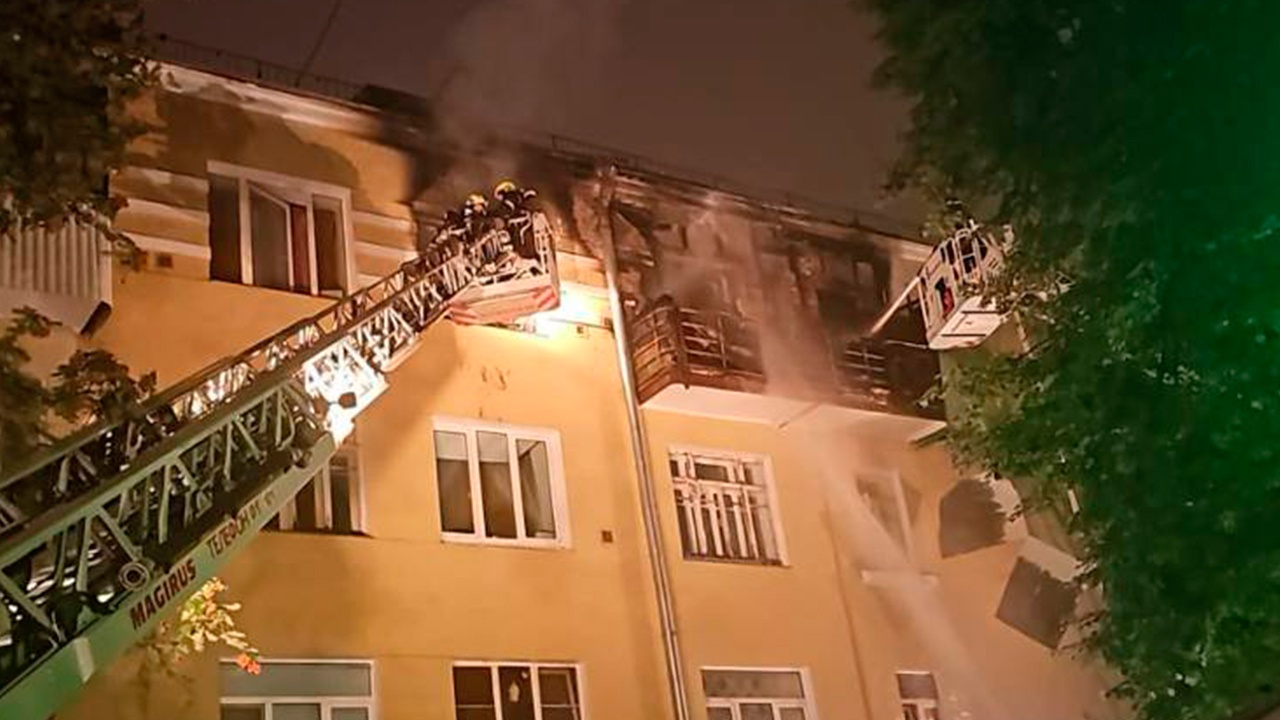 После ночного пожара в Москве, при котором пострадали 9 человек, завели дело После ночного пожара в Москве, при котором пострадали 9 человек, завели дело