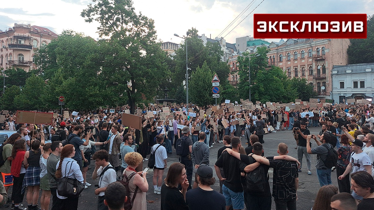 Экс-нардеп: переподчинение НАБУ будет дорого стоить Зеленскому в будущем Экс-нардеп: переподчинение НАБУ будет дорого стоить Зеленскому в будущем