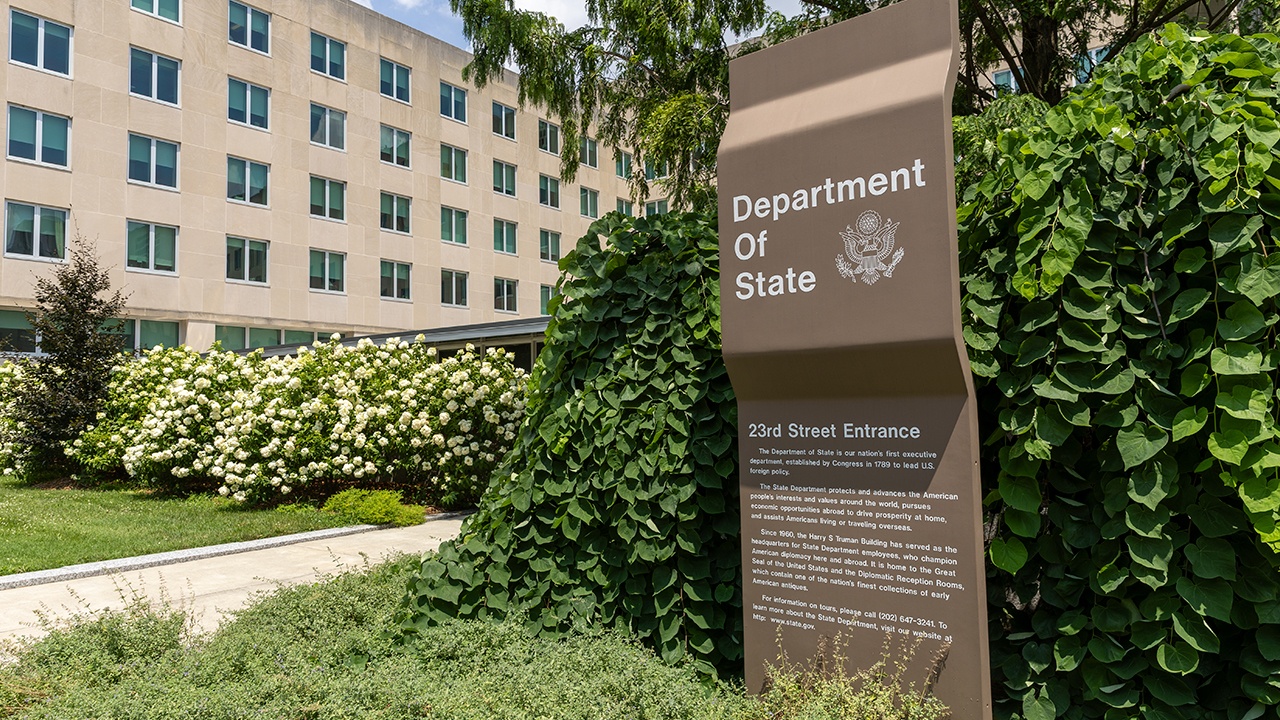 Госдеп: США не будут жестко следовать 50-дневному сроку Трампа по Украине Госдеп: США не будут жестко следовать 50-дневному сроку Трампа по Украине