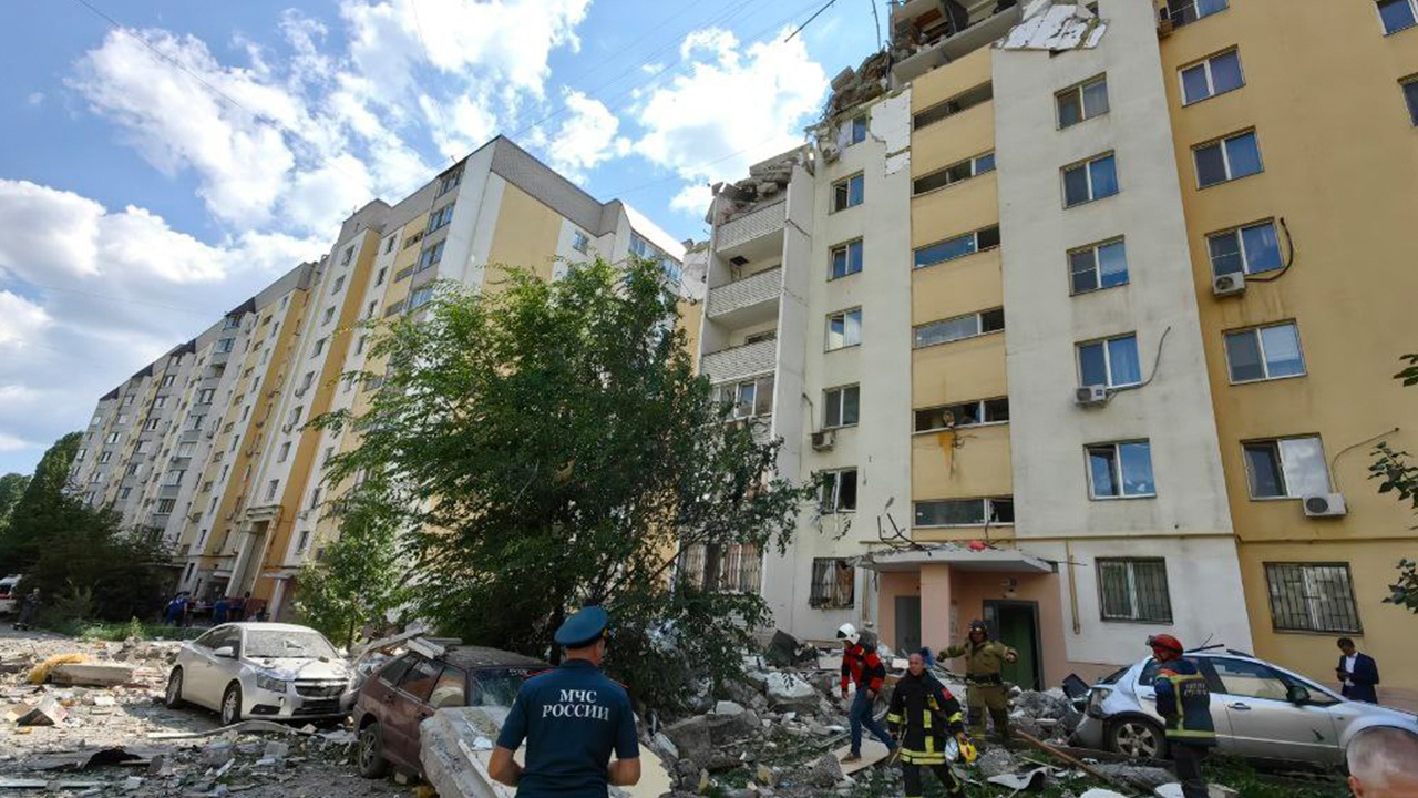 Взрыв в жилом 10-этажном доме в Саратове попал на видео Взрыв в жилом 10-этажном доме в Саратове попал на видео
