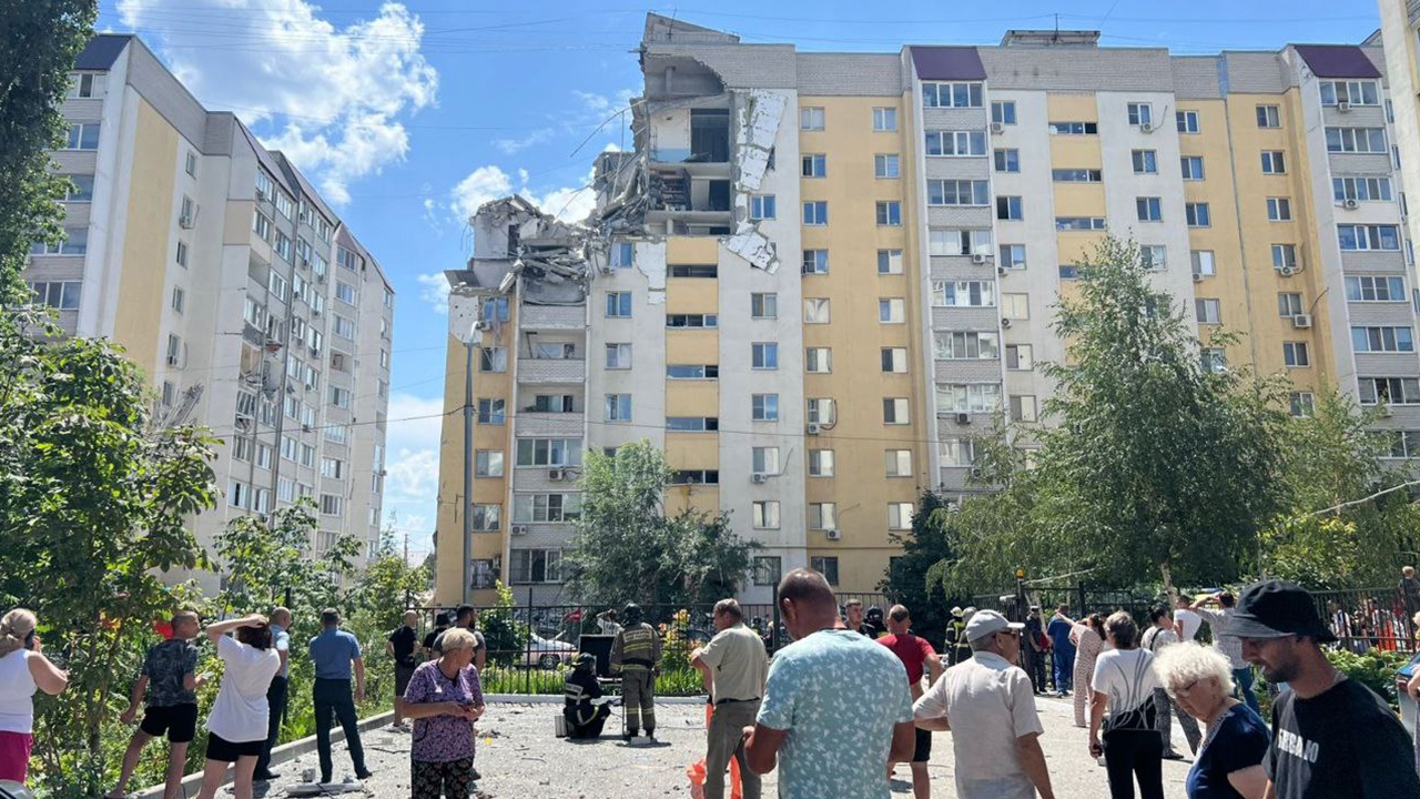 Три человека погибли при взрыве в саратовской десятиэтажке Три человека погибли при взрыве в саратовской десятиэтажке