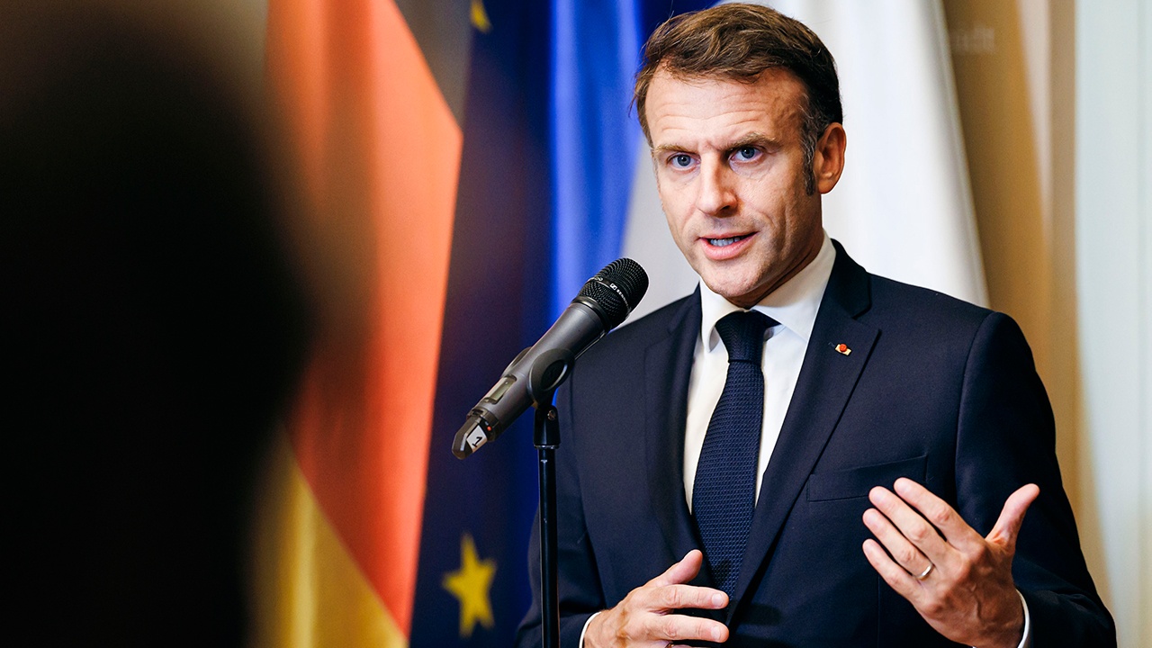 Макрон заявил о намерении усилить давление на Россию Макрон заявил о намерении усилить давление на Россию