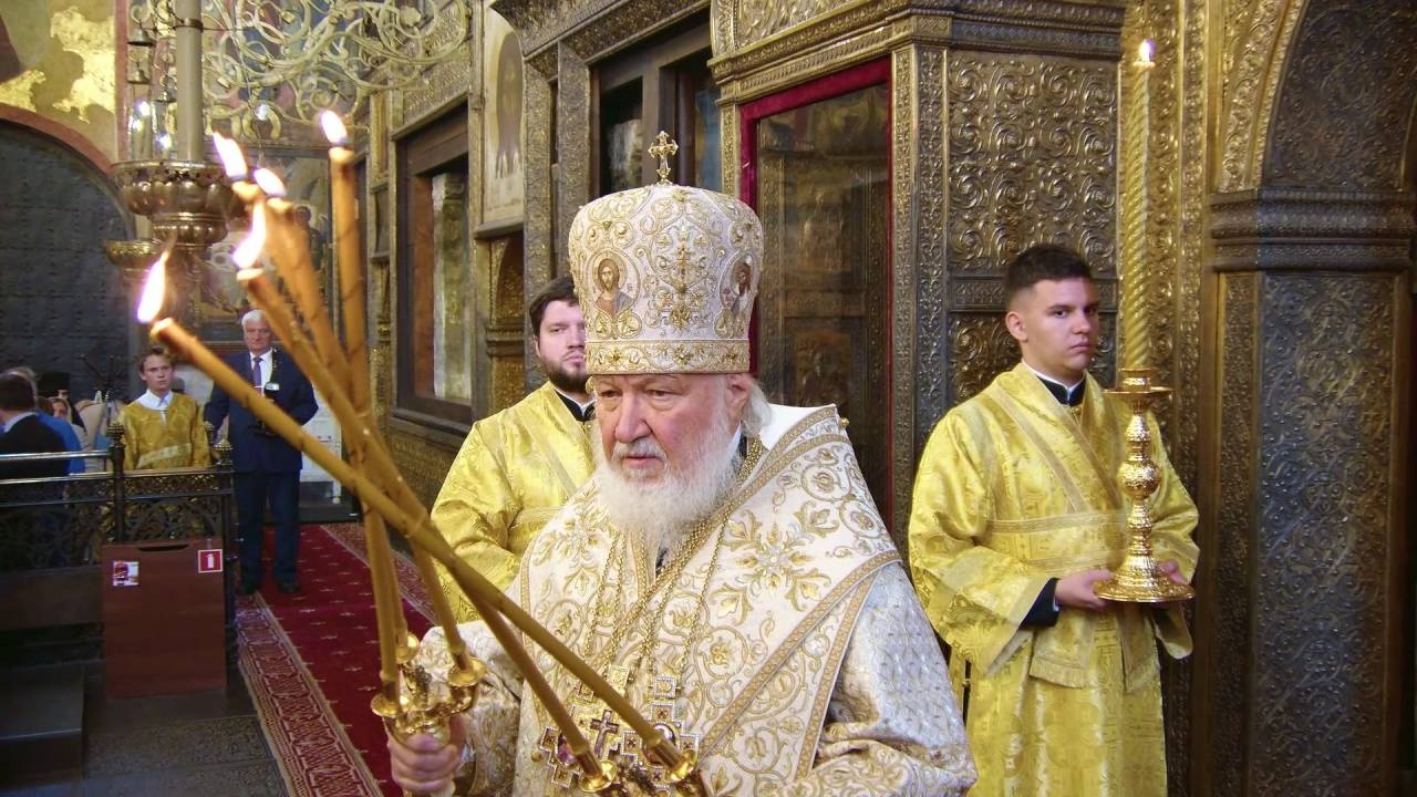 Патриарх Кирилл провел богослужение в Успенском соборе в День Крещения Руси