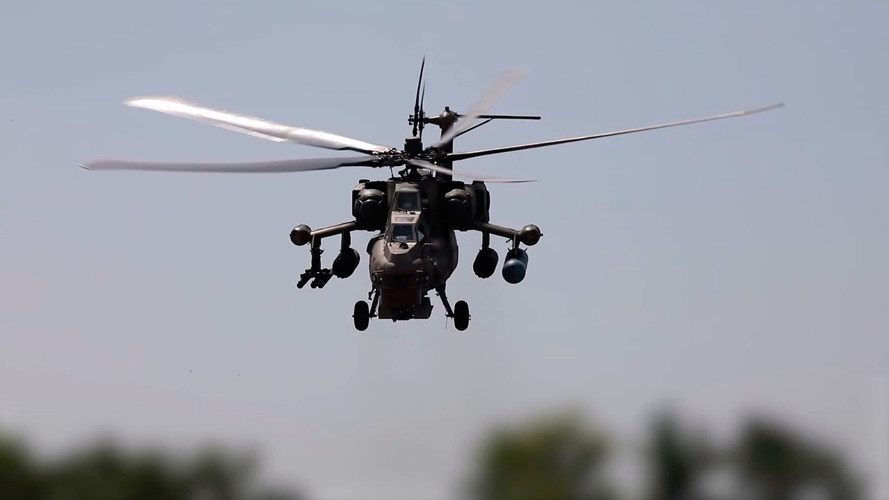 Экипаж Ми-28 ударил авиаракетами по технике и живой силе ВСУ Экипаж Ми-28 ударил авиаракетами по технике и живой силе ВСУ