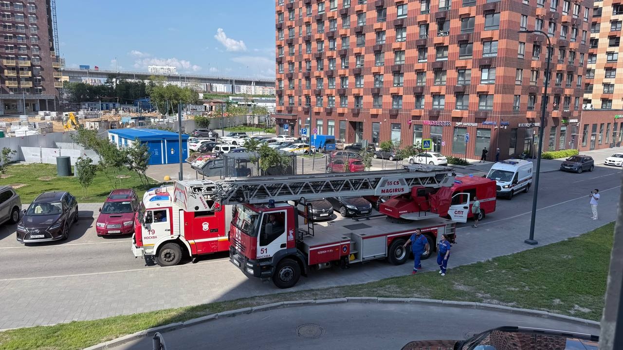Пожар заблокировал два десятка человек в строящейся высотке в Москве Пожар заблокировал два десятка человек в строящейся высотке в Москве