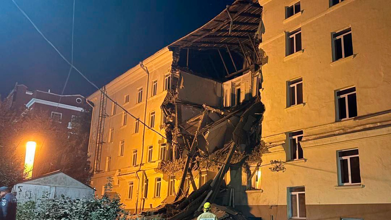 В Уфе рухнула стена бывшего общежития