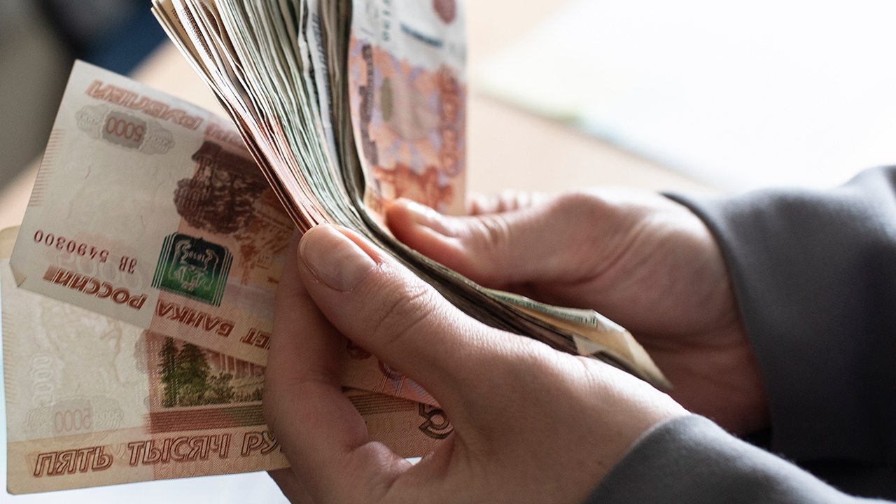 Число россиян с зарплатой от миллиона рублей превысило 45 тысяч Число россиян с зарплатой от миллиона рублей превысило 45 тысяч