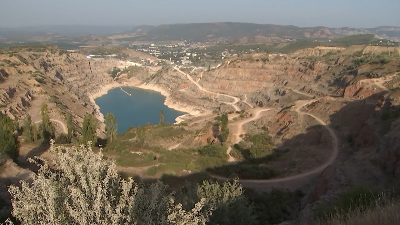 В Крыму из-за засухи исчезли целые водоемы В Крыму из-за засухи исчезли целые водоемы