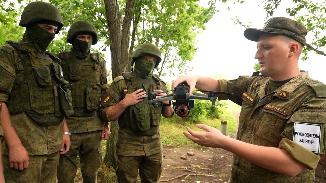На Дальнем Востоке показали, как обучают операторов дронов для нужд СВО На Дальнем Востоке показали, как обучают операторов дронов для нужд СВО