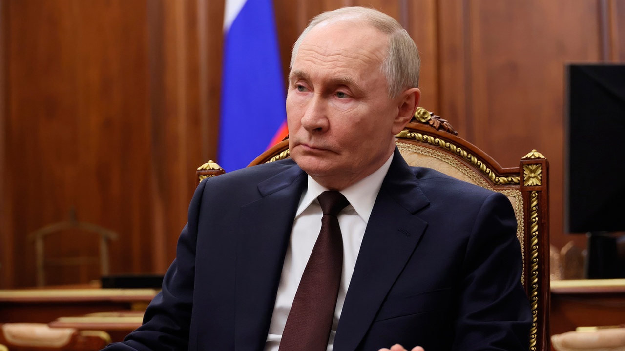 Путин подписал закон о внесудебном порядке взыскания долгов по налогам Путин подписал закон о внесудебном порядке взыскания долгов по налогам