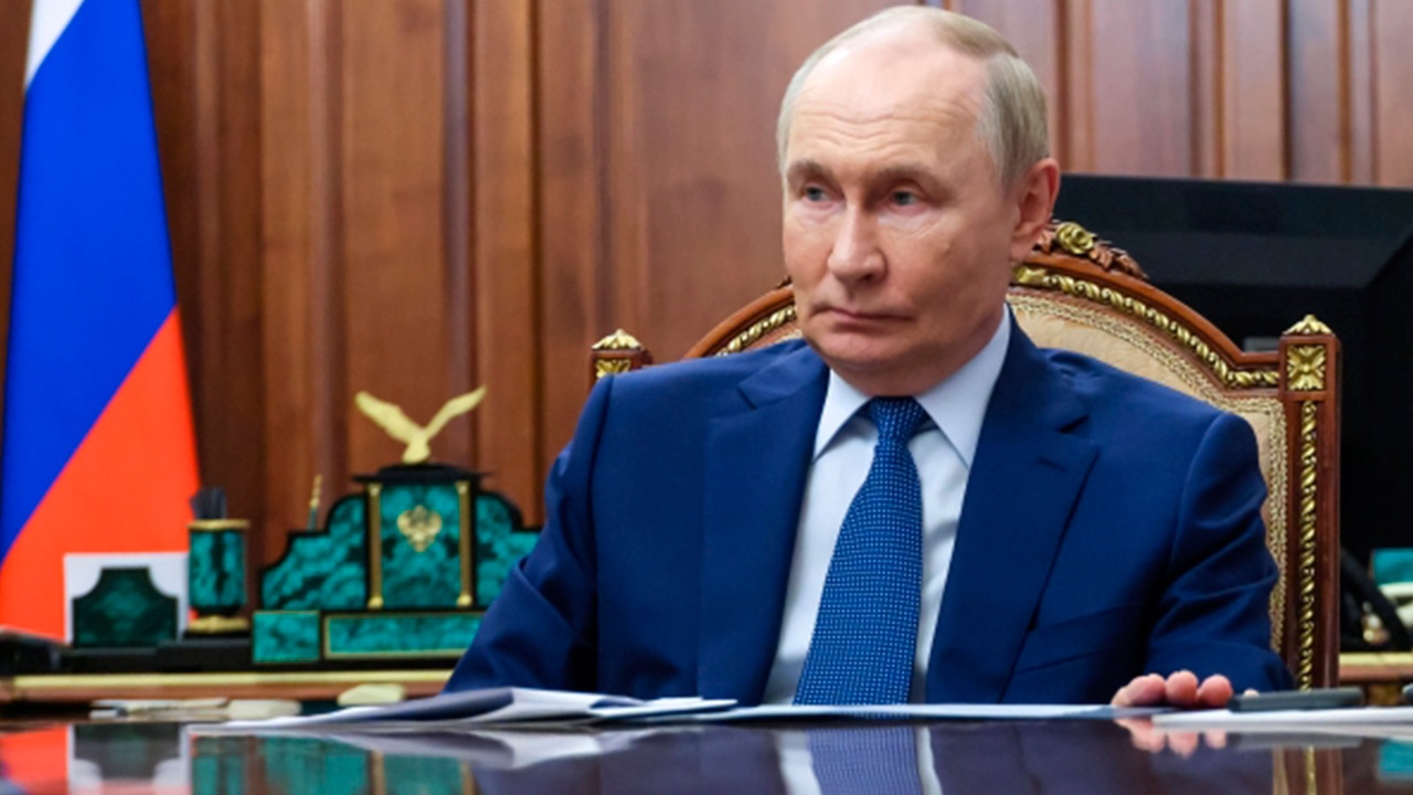 Путин наградил орденом Мужества погибшего при теракте в «Крокусе» Вугара Гусейнова Путин наградил орденом Мужества погибшего при теракте в «Крокусе» Вугара Гусейнова