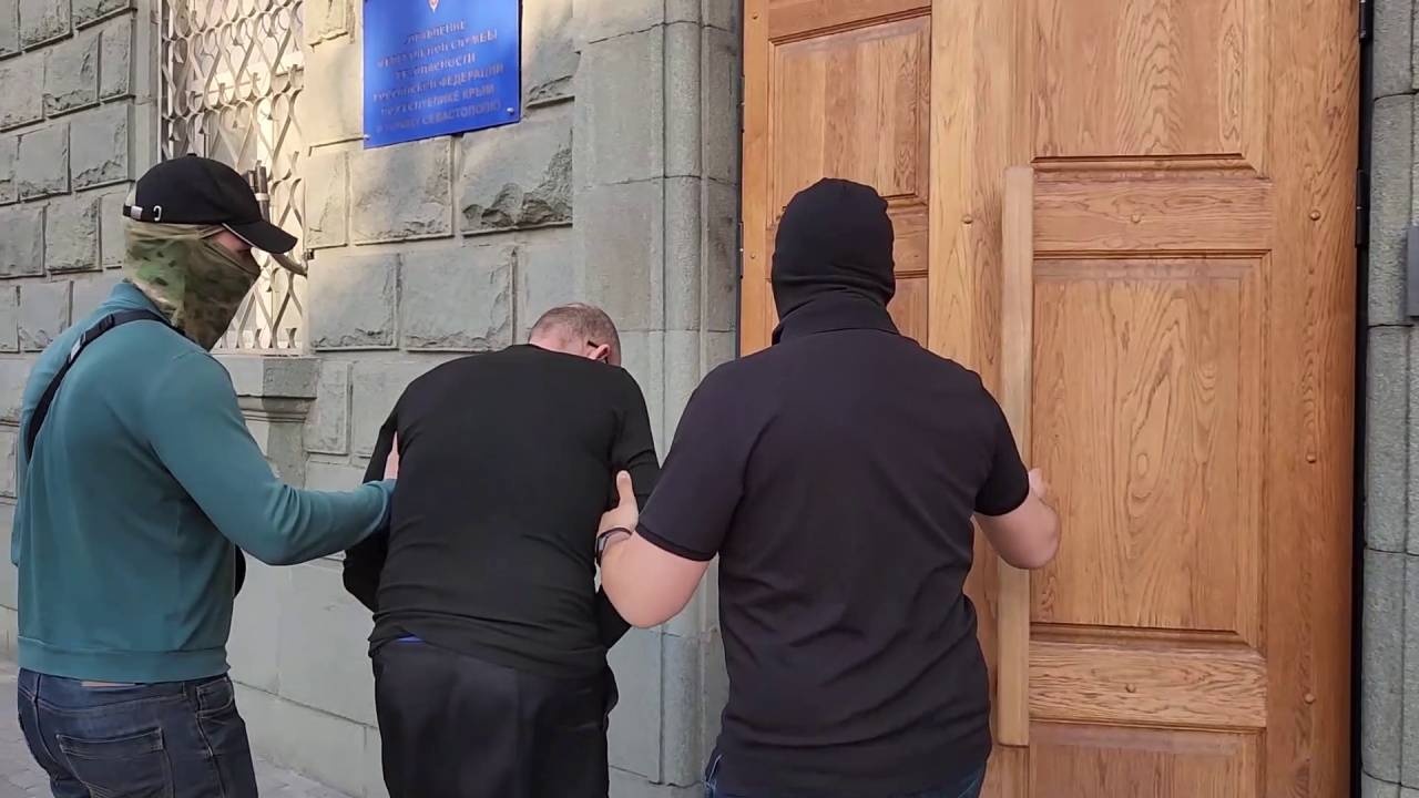Жителя Севастополя задержали за передачу спецслужбам Украины данных о ПВО в городе Жителя Севастополя задержали за передачу спецслужбам Украины данных о ПВО в городе
