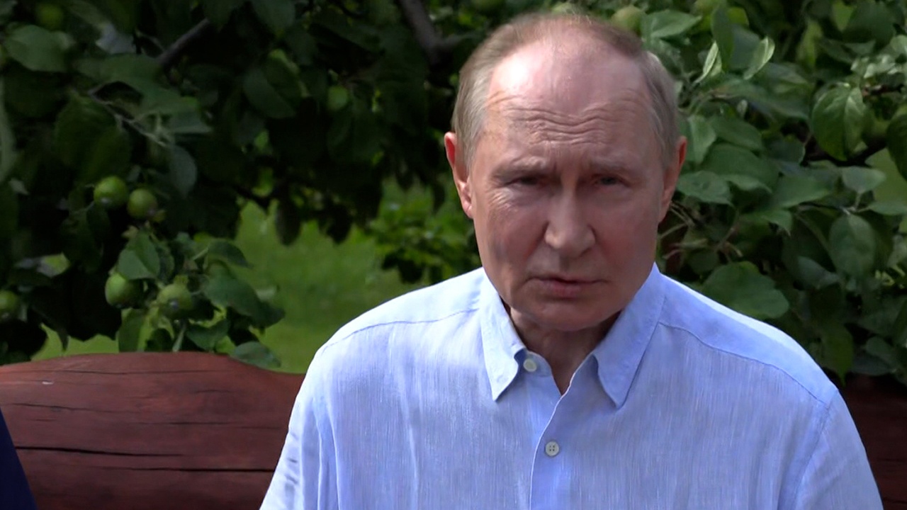 Путин: первый серийный комплекс «Орешник» поступил в войска Путин: первый серийный комплекс «Орешник» поступил в войска
