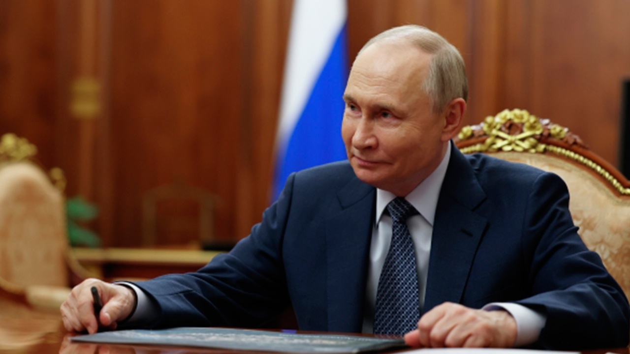 Путин заявил, что на «Никто, кроме нас» равнялись все воины ВДВ Путин заявил, что на «Никто, кроме нас» равнялись все воины ВДВ