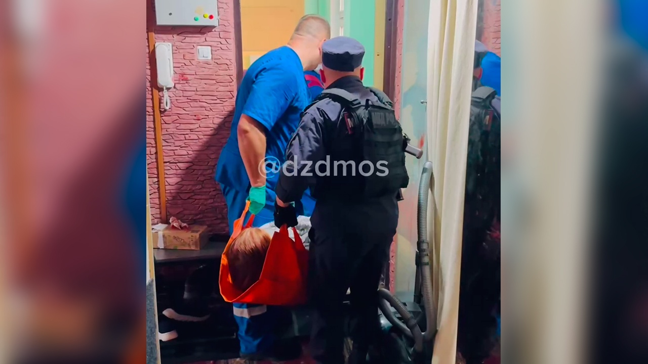 Юноша порезал родственников и покончил с собой на юго-западе Москвы Юноша порезал родственников и покончил с собой на юго-западе Москвы