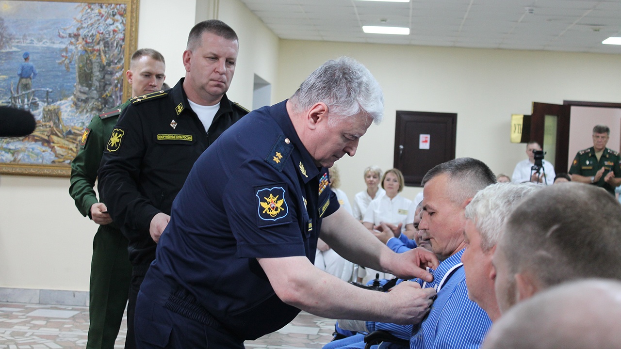 Раненые участники СВО прошли переобучение и получили награды Раненые участники СВО прошли переобучение и получили награды