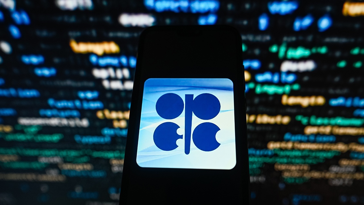 Восемь стран ОПЕК+ решили увеличить добычу нефти на 547 тыс. б/с