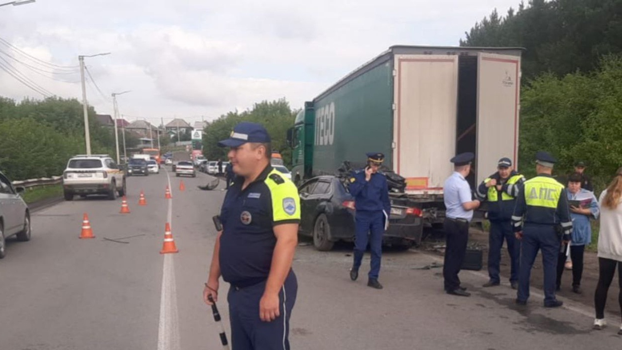 Пять человек погибли в ДТП легковушки с КамАЗом в Кемеровской области Пять человек погибли в ДТП легковушки с КамАЗом в Кемеровской области