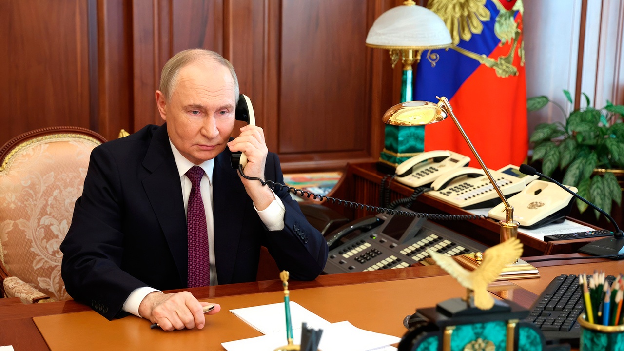 Путин и Нетаньяху поговорили по телефону Путин и Нетаньяху поговорили по телефону