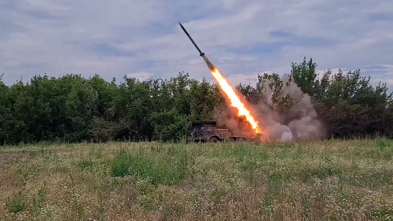 Расчеты «Ураганов» разнесли украинские пункты управления беспилотниками Расчеты «Ураганов» разнесли украинские пункты управления беспилотниками