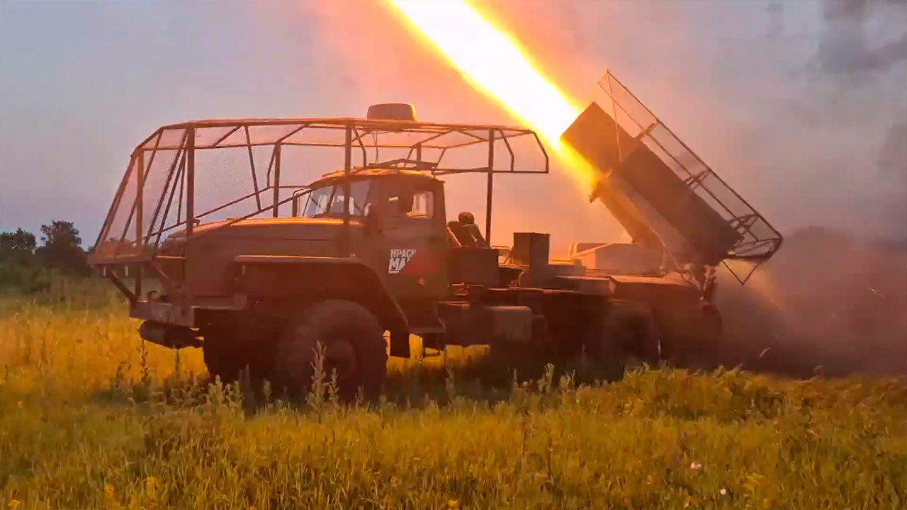 РСЗО уничтожила пехоту ВСУ и склад с боеприпасами в Сумской области РСЗО уничтожила пехоту ВСУ и склад с боеприпасами в Сумской области