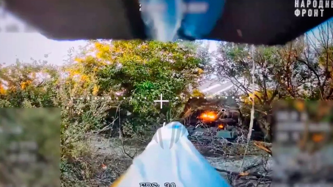 Российские FPV-дроны уничтожили танк ВСУ в районе Красноармейска Российские FPV-дроны уничтожили танк ВСУ в районе Красноармейска