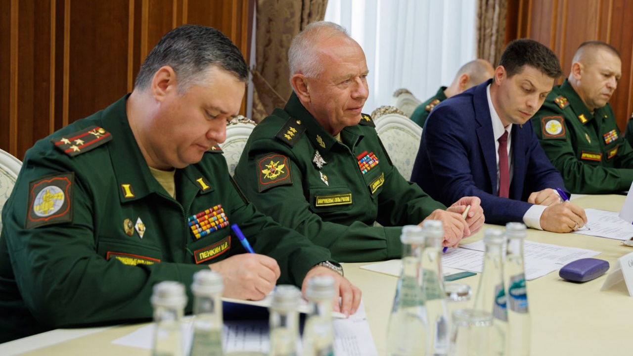 Замминистра обороны России Фомин провел переговоры с послом Индии Кумаром Замминистра обороны России Фомин провел переговоры с послом Индии Кумаром
