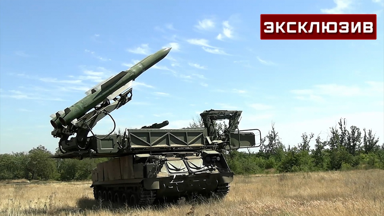 Расчет «Бук-М2» отбил часть залпа HIMARS и ушел с позиции до удара ВСУ