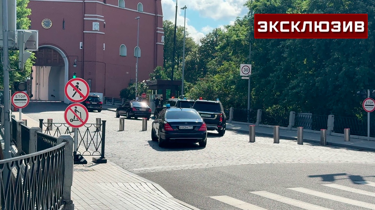 Кортеж Стива Уиткоффа заехал в Кремль Кортеж Стива Уиткоффа заехал в Кремль
