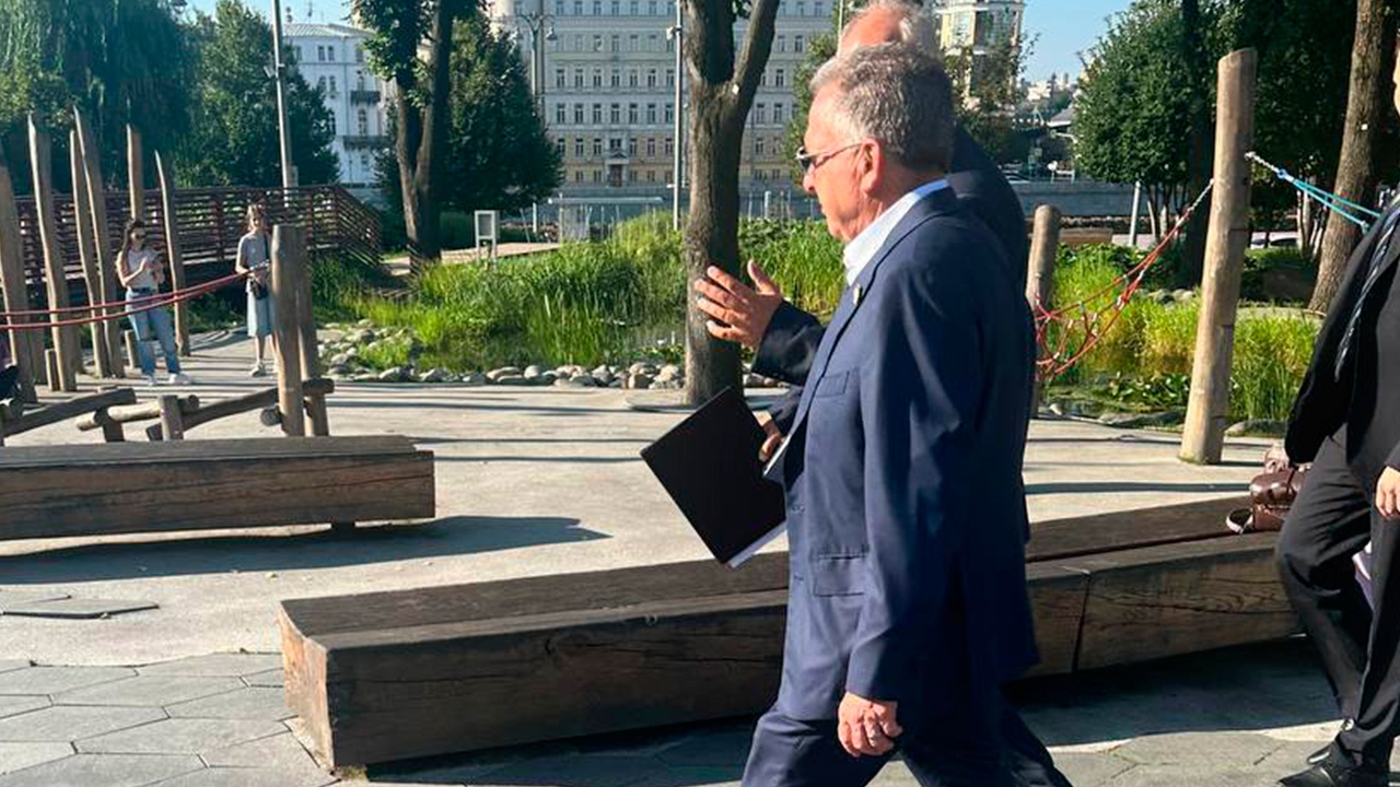 Уиткофф начал свой визит в Москву с прогулки в Зарядье Уиткофф начал свой визит в Москву с прогулки в Зарядье