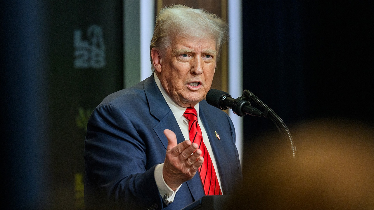 Трамп подтвердил вступление в силу пошлин в полночь 7 августа Трамп подтвердил вступление в силу пошлин в полночь 7 августа