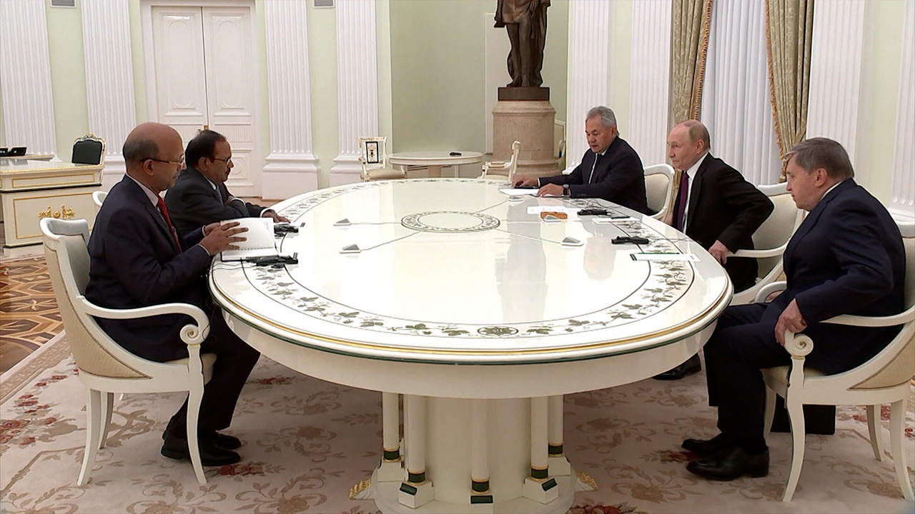 Путин, Ушаков и Шойгу провели в Кремле встречу с советником Моди