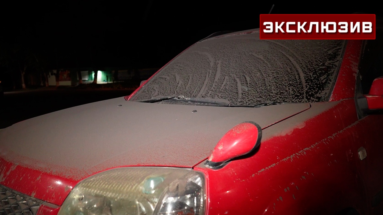 Пеплопад накрыл поселок Ключи на Камчатке, людей просят оставаться дома
