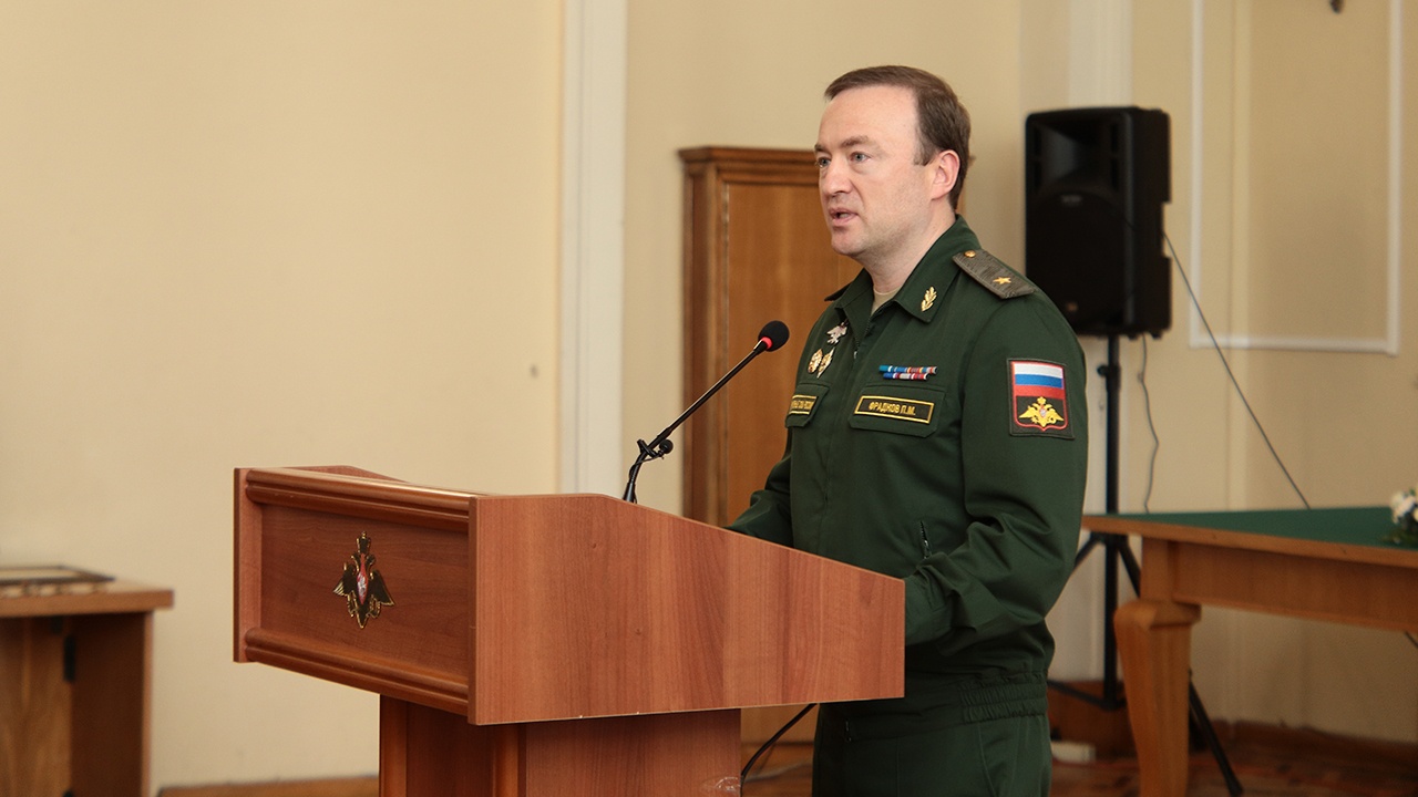Замминистра обороны Фрадков поздравил военных строителей с праздником 