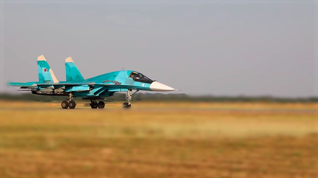 Экипаж Су-34 разнес бомбами пункт временной дислокации боевиков 