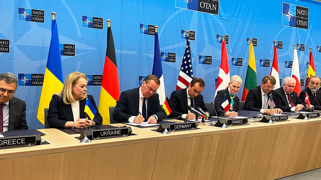 США, Украина и Европа подготовят общую позицию перед встречей на Аляске США, Украина и Европа подготовят общую позицию перед встречей на Аляске