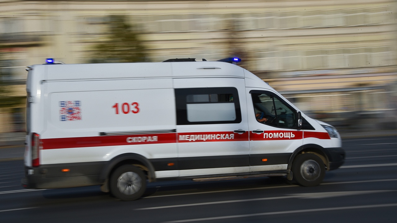 Один человек погиб после падения обломков БПЛА во дворе в Саратове