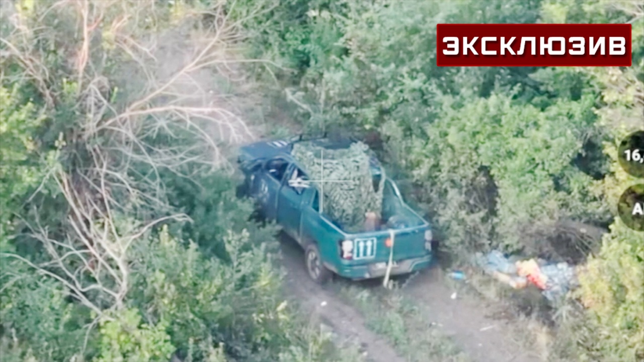 FPV-дрон ювелирно поразил пикап ВСУ точным попаданием в окно